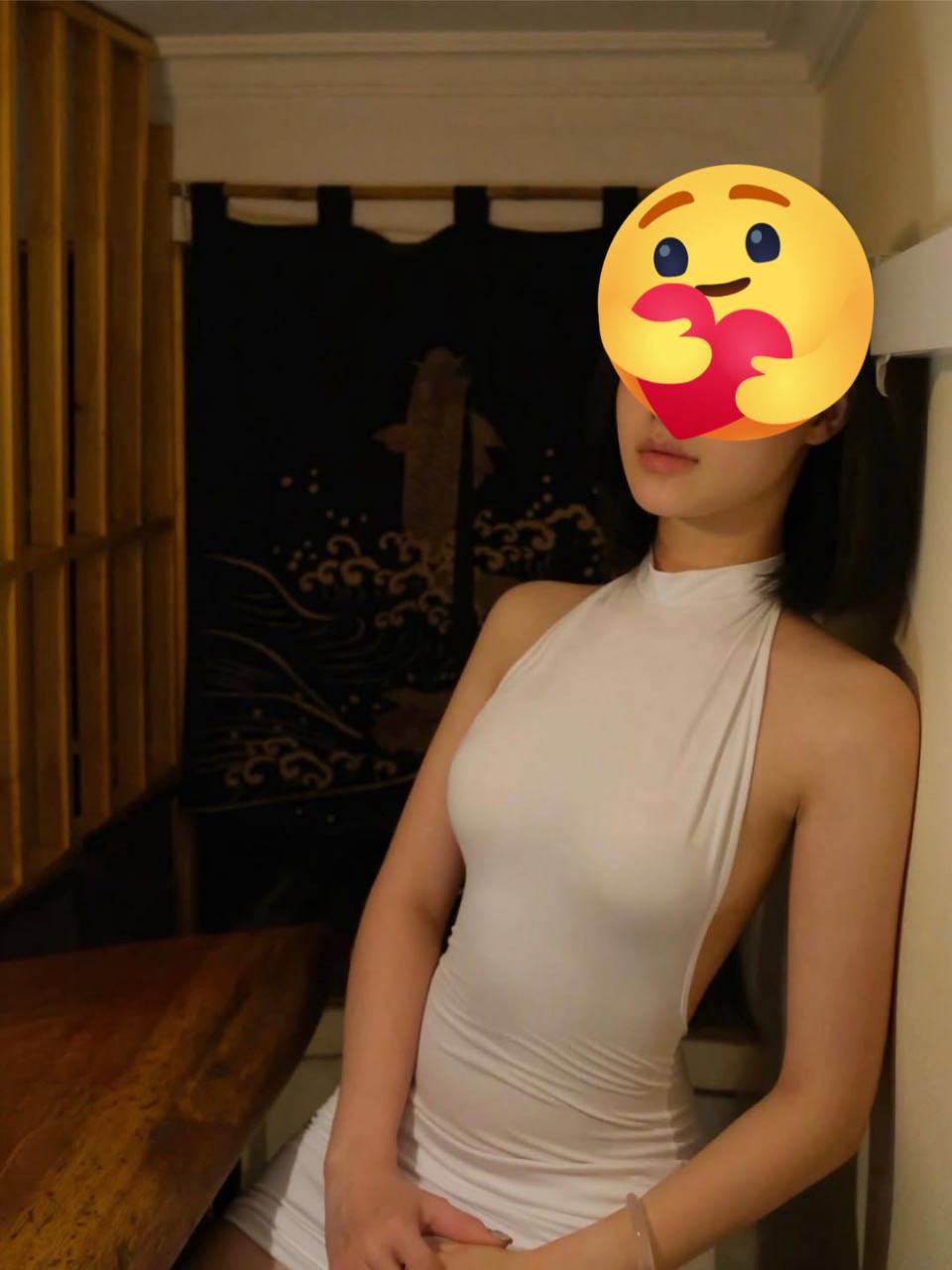 MAI TRANG DỄ THƯƠNG CHIỀU KHÁCH